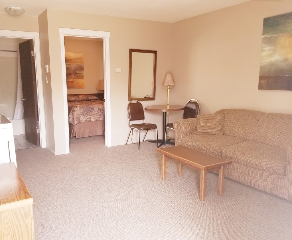Prairie Oasis Tourist Complex | 955 Thatcher Dr, Moose Jaw, SK S6H 4N9, Canada | Phone: (800) 854-8855