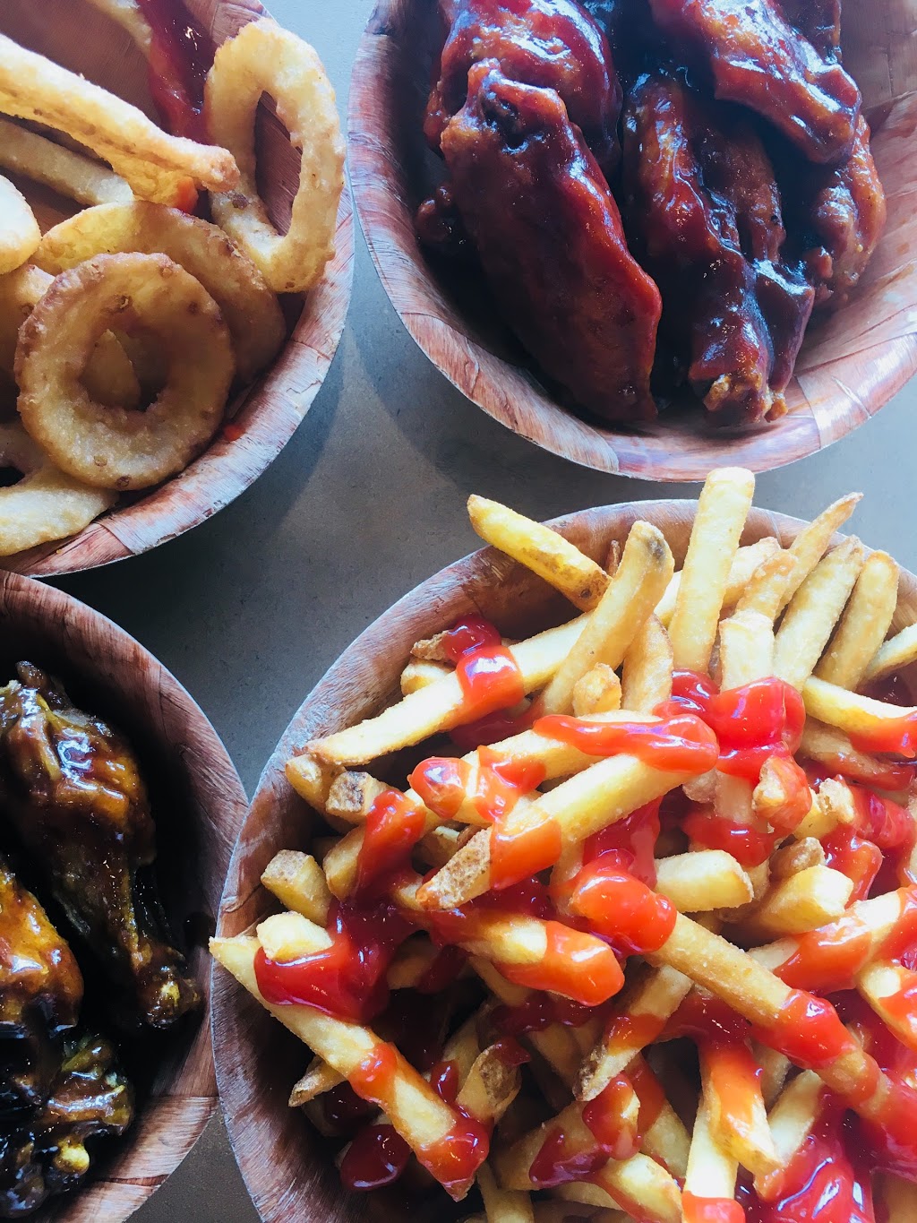 Duffs Famous Wings | 9360 Bathurst St, Maple, ON L6A 4N9, Canada | Phone: (905) 832-5005