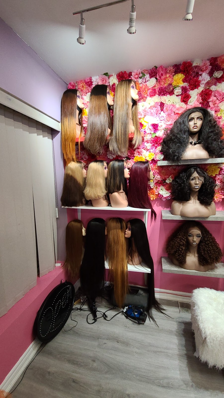 weseluxurycollectionsinc | 340 Henry St #3, Brantford, ON N3S 7V9, Canada | Phone: (647) 608-7390