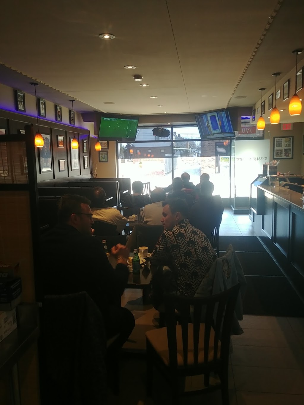 Italia Sports Café | 770 Erie St E, Windsor, ON N9A 3Y2, Canada | Phone: (226) 345-0621