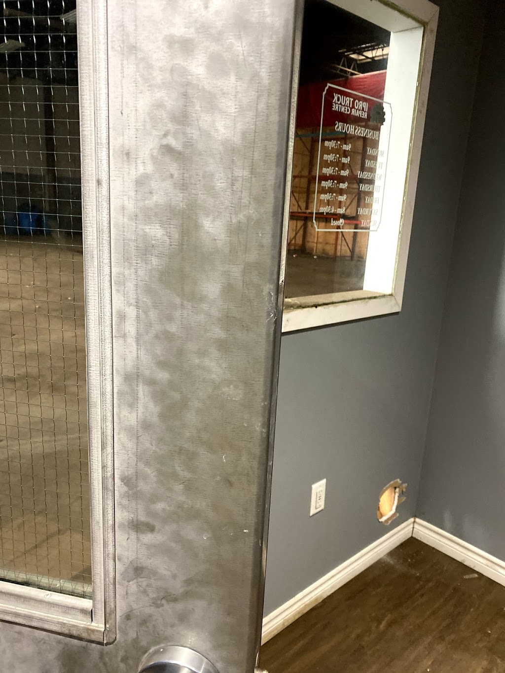 Maple Leaf Locksmith | 798 Wilson Ave, Toronto, ON M3K 1E2, Canada | Phone: (647) 323-3297