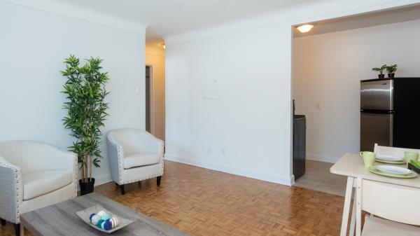 621 Cummings Avenue Apartments | 621 Cummings Ave, Ottawa, ON K1K 2K6, Canada | Phone: (833) 462-4893