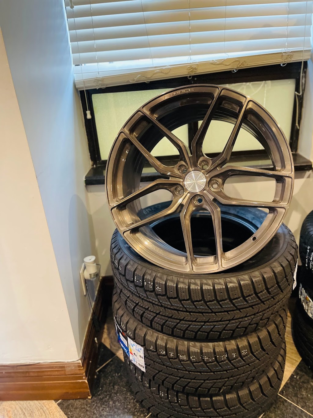 Rapid Wheels | 6033 Shawson Dr #24, Mississauga, ON L5T 1H8, Canada | Phone: (647) 618-7980