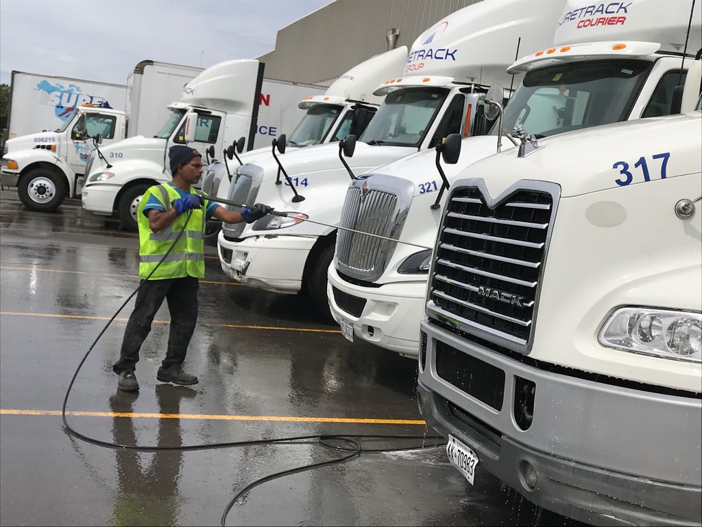 Pressure Water Clean | 37 Bottomwood St, Brampton, ON L6S 0B3, Canada | Phone: (416) 779-9106