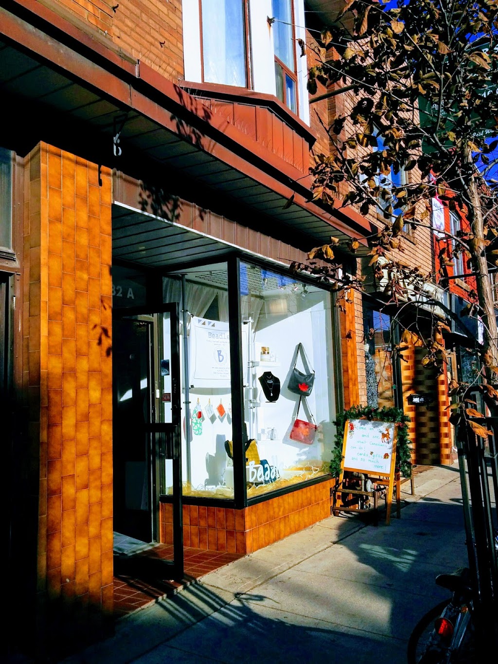 Beadle | 1582 Dundas St W, Toronto, ON M6K 1T8, Canada | Phone: (416) 803-7002