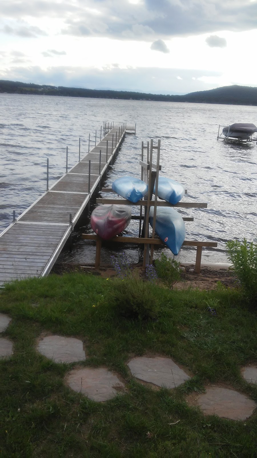 Chalet des Aviateurs | 8 Chemin Larouche, Saint-Aimé-des-Lacs, QC G0T 1S0, Canada | Phone: (514) 464-8593