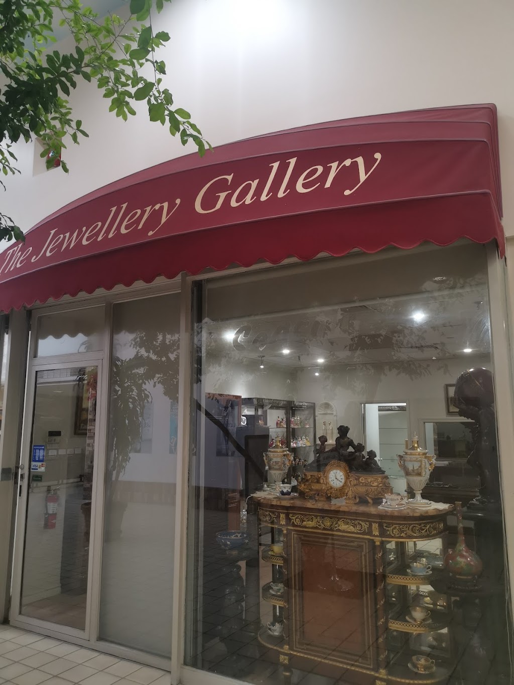 antiques shop， buy ＆ sale | 7355 Bayview Ave Unit 12, Thornhill, ON L3T 5Z2, Canada | Phone: (647) 879-7811
