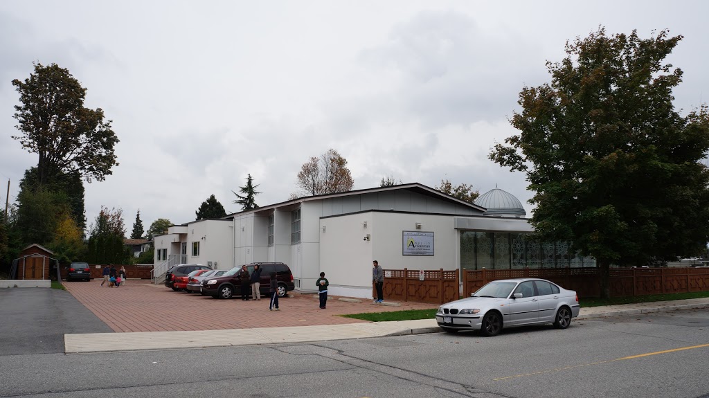 Masjid Ar-Rahman مسجد الرحمن | 1398 15th St W, North Vancouver, BC V7P 1N2, Canada | Phone: (604) 929-0800