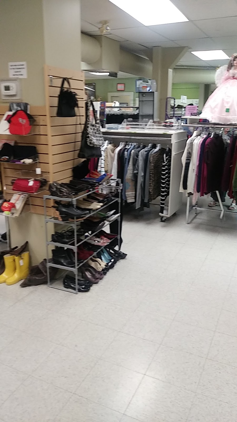 Ladysmith Healthcare Thrift Store | 910 1st Ave, Ladysmith, BC V9G 1A8, Canada | Phone: (250) 245-5225
