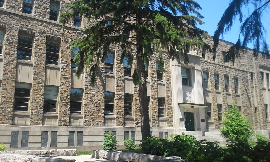 International School of Montreal (Secondary) | 11 Chem. de la Côte-Saint-Antoine, Westmount, QC H3Y 2H7, Canada | Phone: (514) 596-7240