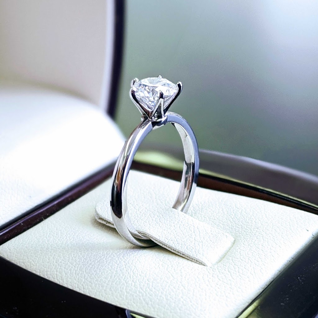 Luksus Diamonds | 32615 S Fraser Way #203, Abbotsford, BC V2T 1X8, Canada | Phone: (844) 231-8200
