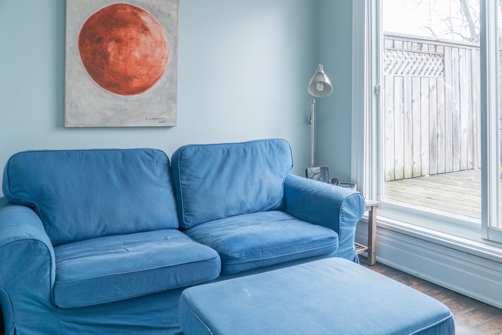 Burrow Inn By Urban North Inns | 10 Sullivan St, Toronto, ON M5T 1B9, Canada | Phone: (416) 591-5359