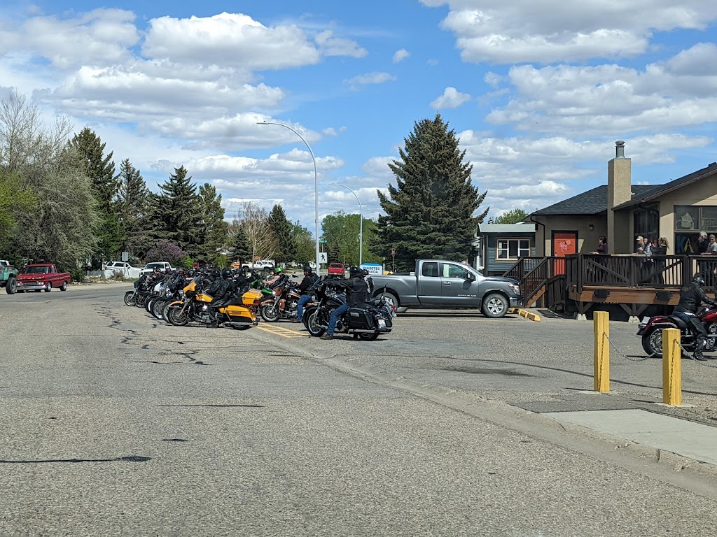 Coalhurst Pub | 102 Spruce Dr, Coalhurst, AB T0L 0V0, Canada | Phone: (403) 381-3050