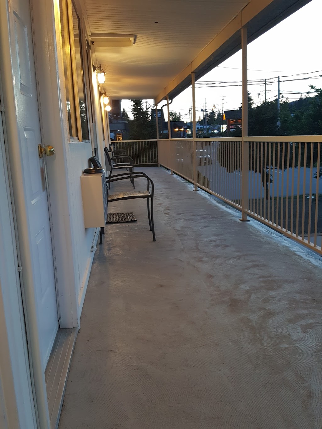 Sunnycrest Motel | 835 Gibsons Way, Gibsons, BC V0N 1V8, Canada | Phone: (604) 886-2419
