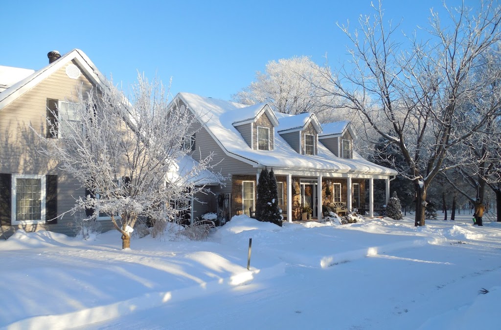 Bluebird Meadows Bed & Breakfast | 6156 Line 4 N, Midland, ON L4R 4K3, Canada | Phone: (705) 835-3334