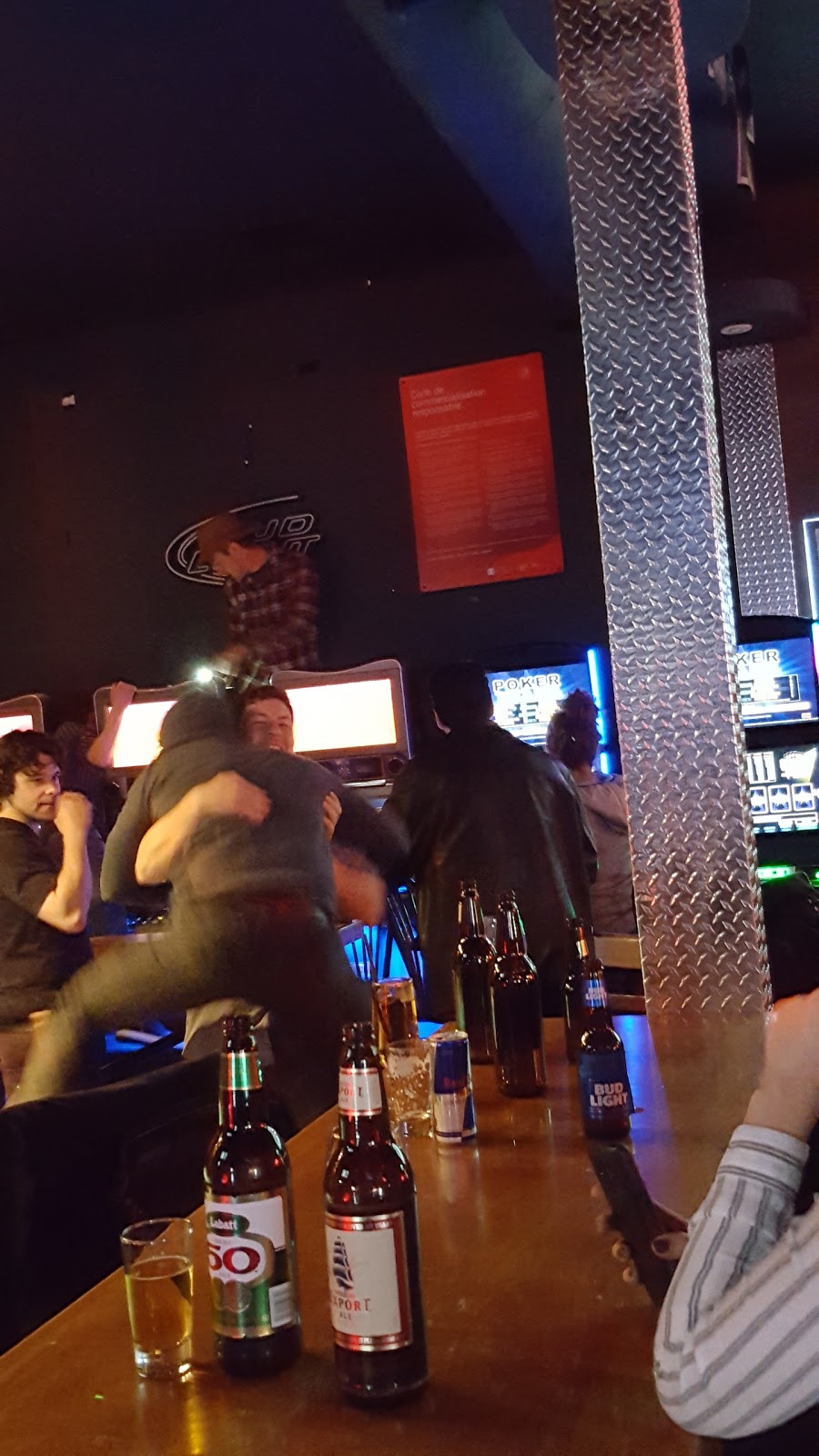 Bar le St-Aug | 201 QC-138, Saint-Augustin-de-Desmaures, QC G3A 1W7, Canada | Phone: (418) 878-5321