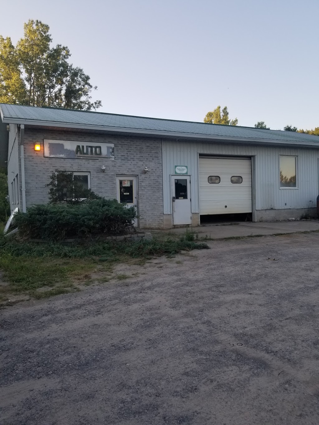 BELLEVILLE AUTO RECOVERY INC | 104 Guffin Ln, Stirling, ON K0K 3E0, Canada | Phone: (613) 395-2000