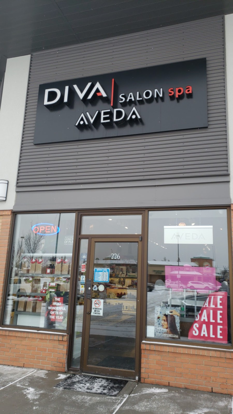 Country Hills Village Shopping Ctr | 5149 Country Hills Blvd NW, Calgary, AB T3A 5K8 Country Hills Blvd NW, Calgary, AB T3A 5K8, Canada | Phone: (403) 245-4447