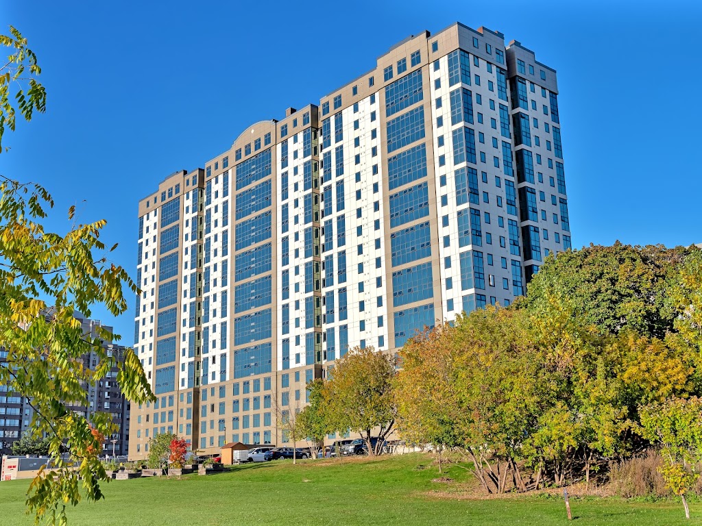 Rideau East Apartments | 170 Lees Ave, Ottawa, ON K1S 5G5, Canada | Phone: (613) 233-0956