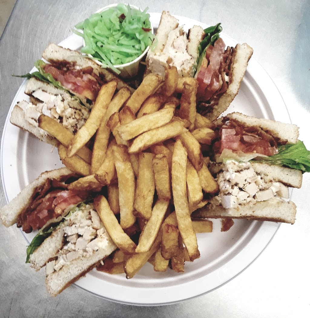 Casse Croute Chez Sylvie | 3000 QC-148, Luskville, QC J0X 2G0, Canada | Phone: (819) 455-1055