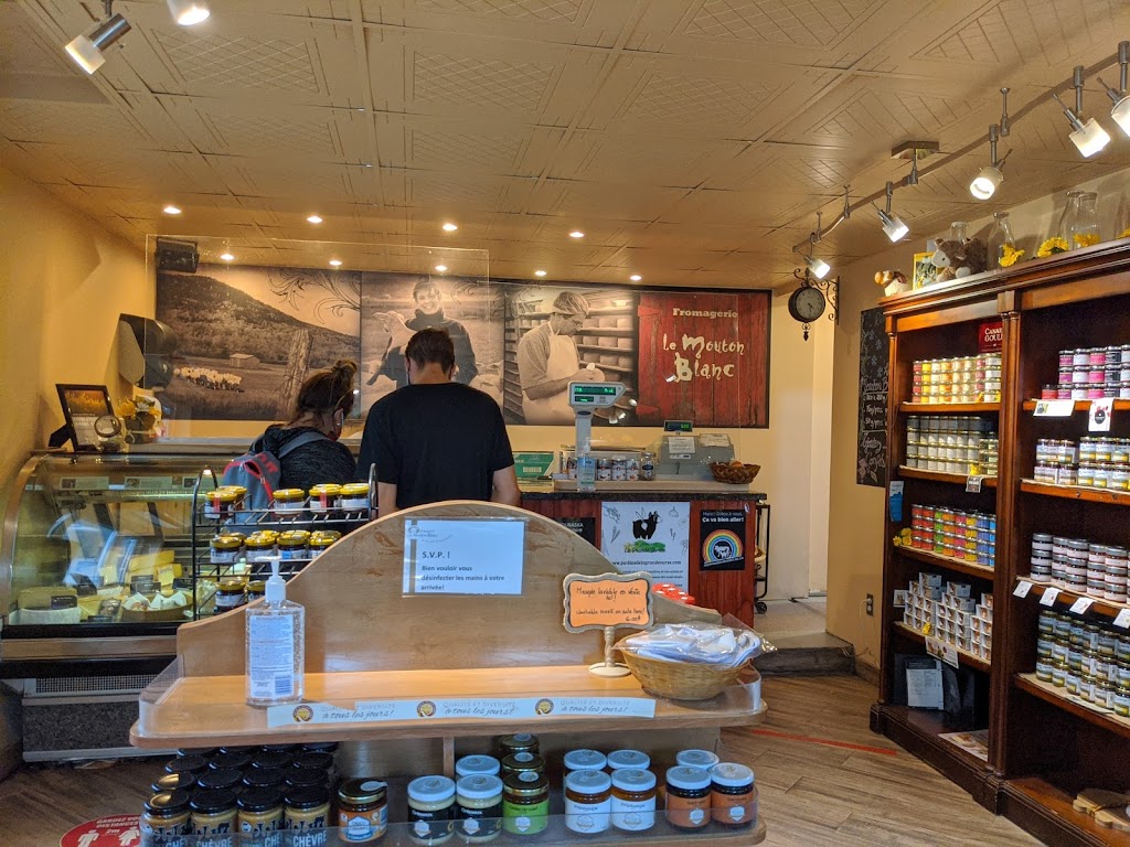 Fromagerie Le Mouton Blanc | 176 QC-230, La Pocatière, QC G0R 1Z0, Canada | Phone: (418) 856-6627