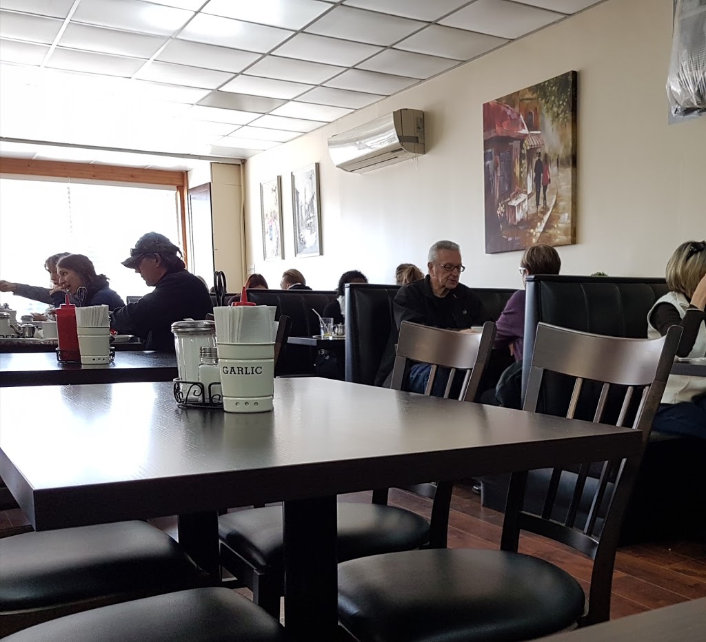 Welland Cafe | 506 E Main St, Welland, ON L3B 3X9, Canada | Phone: (905) 788-2233