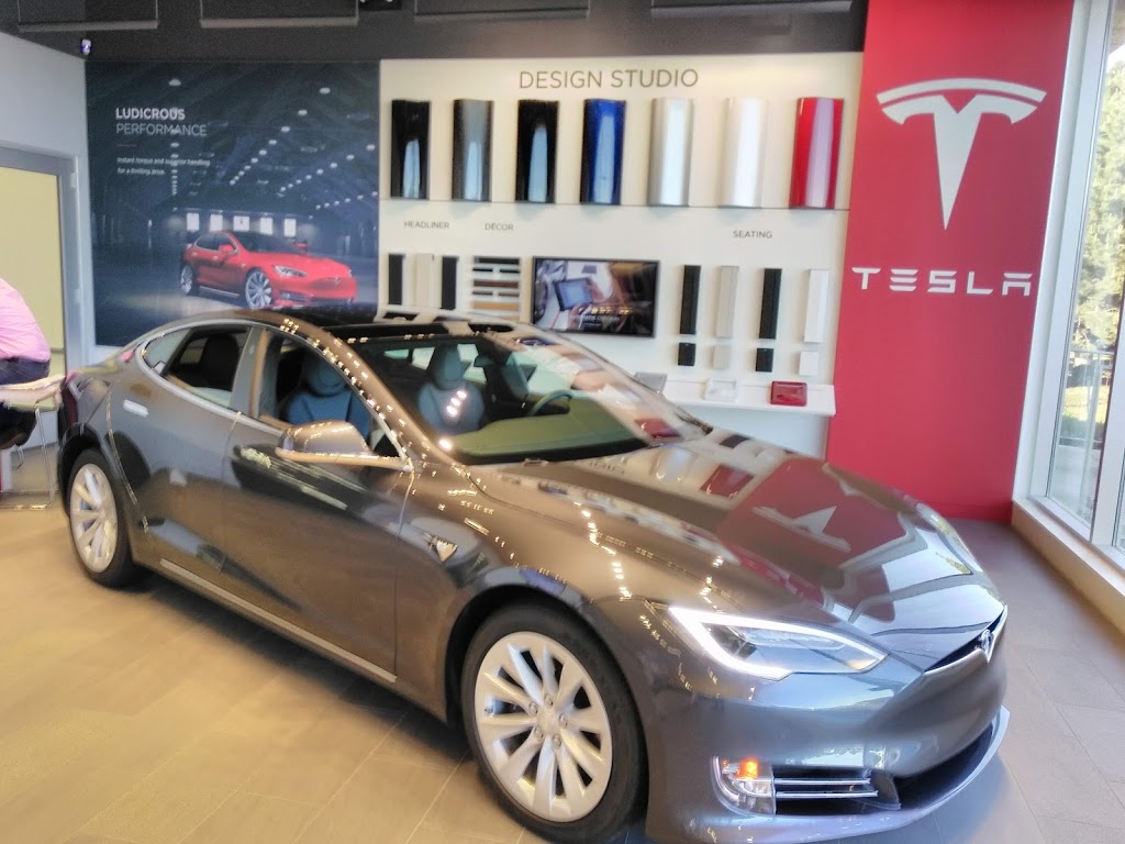 Tesla Oakville Showroom | 225 Wyecroft Rd, Oakville, ON L6K 3S3, Canada | Phone: (289) 328-1402