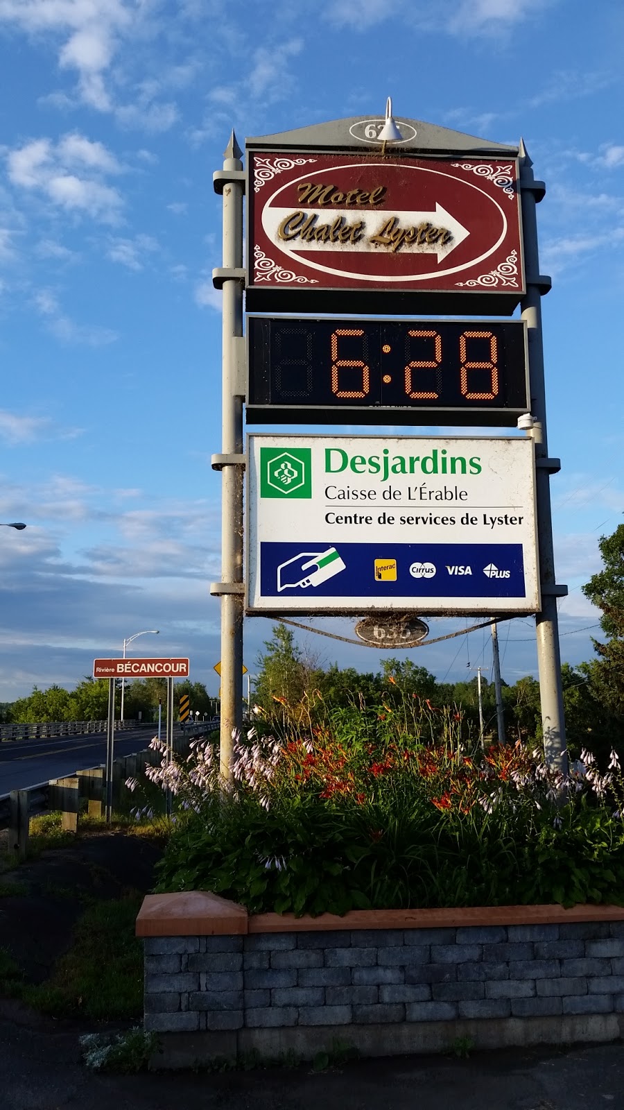 Motel Chalets Lyster | 625 Rue Laurier, Lyster, QC G0S 1V0, Canada | Phone: (819) 389-5933