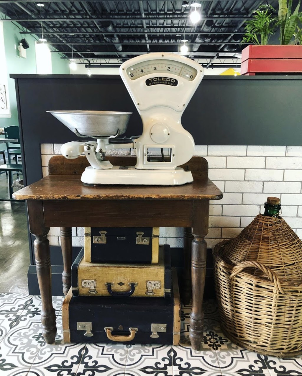 Casa Portuguesa | 682 Caledonia Rd, York, ON M6E 4V9, Canada | Phone: (416) 780-1112