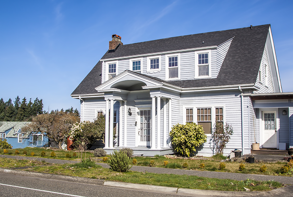Best Roofing Toronto Services by Universal Roofs Inc | 30 Braddock Rd, Etobicoke, ON M9W 5H8, Canada | Phone: (416) 732-2421