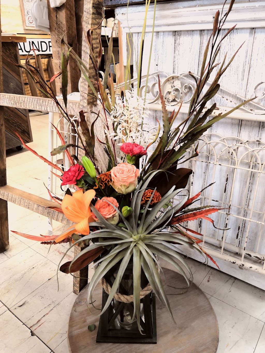 Listowel Florist and Gifts | 170 Wallace Ave N, Listowel, ON N4W 1K7, Canada | Phone: (519) 291-2040