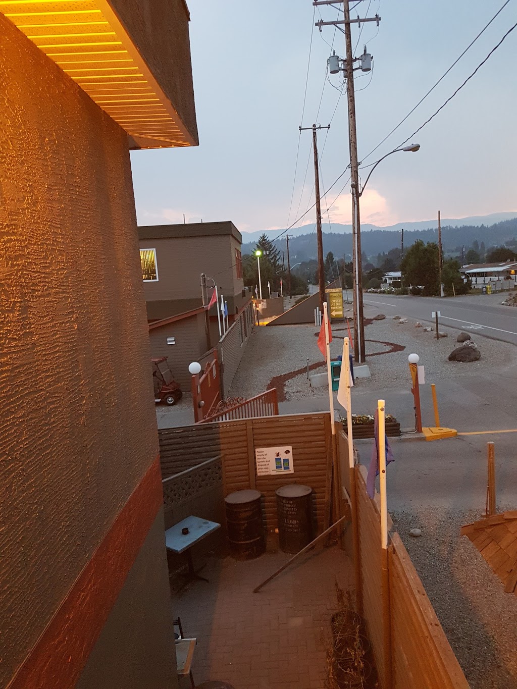 Country Kitchen & Store | 5-415 Commonwealth Rd, Kelowna, BC V4V 1P4, Canada | Phone: (250) 766-3340