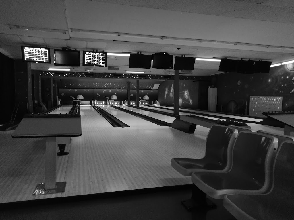 St James Lanes & Lounge | bowling alley | 1805 Portage Ave, Winnipeg, MB R3J 0G2, Canada | 2048887586 OR +1 204-888-7586