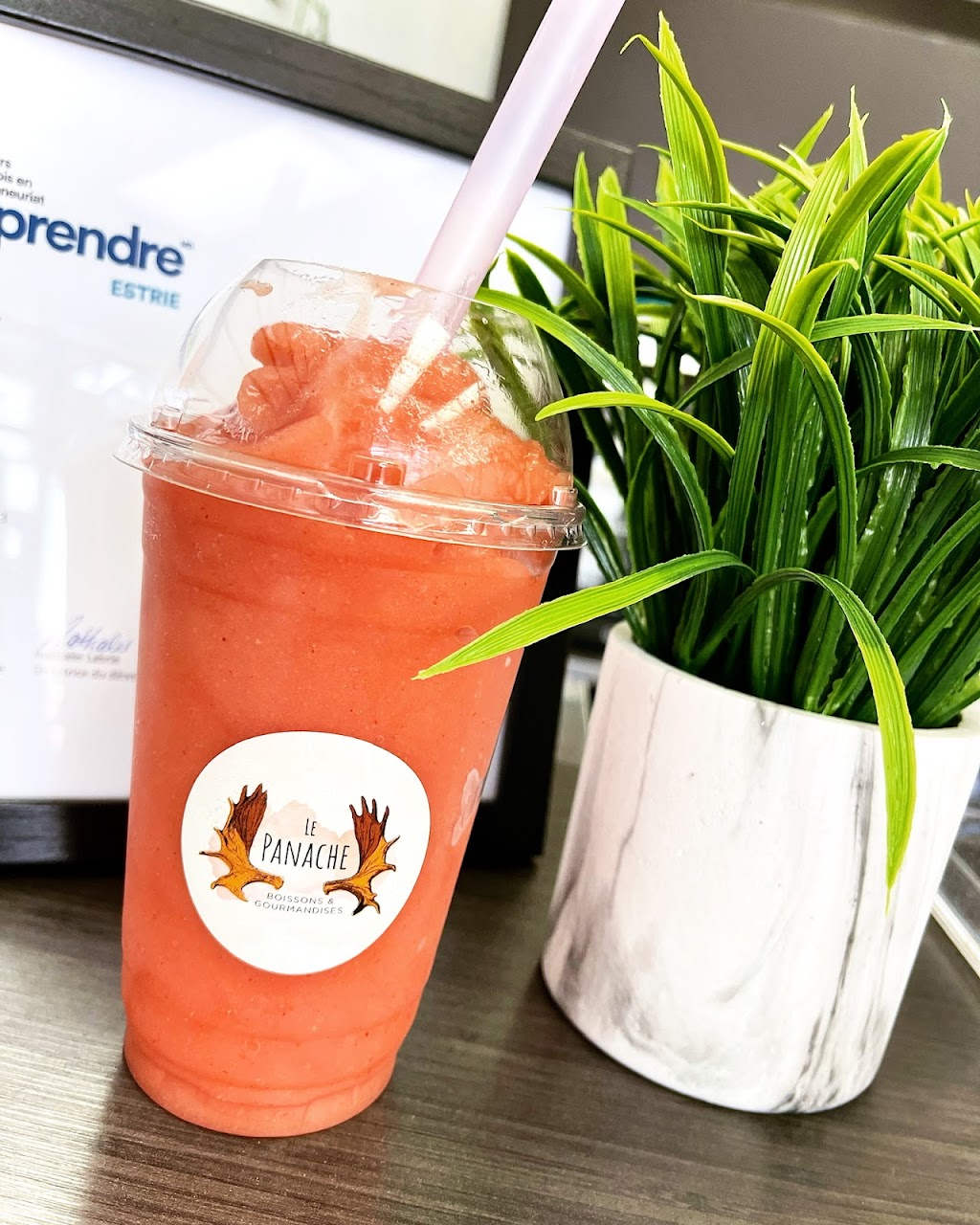 Le Panache boissons & gourmandises | 71 Rue Wellington, Coaticook, QC J1A 2H6, Canada | Phone: (819) 804-0650