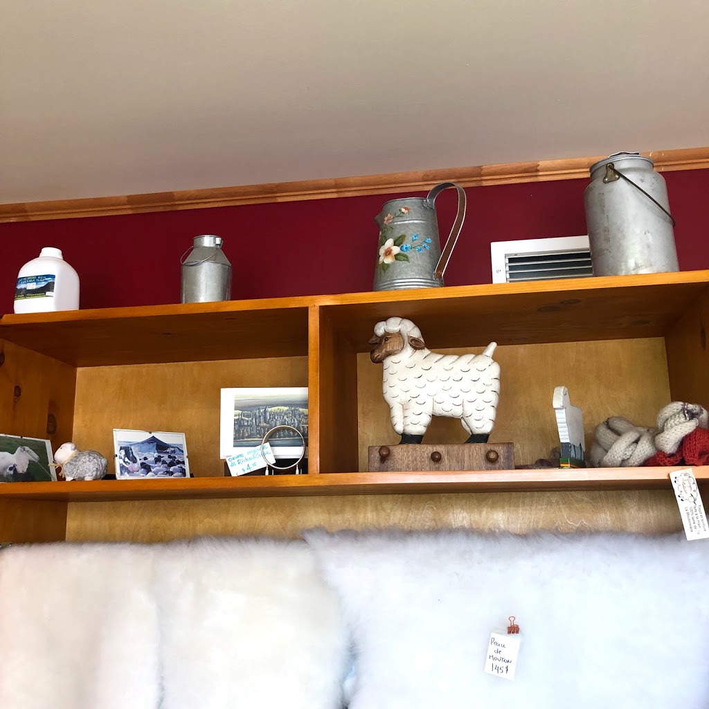 Fromagerie La Moutonnière | 3456 Rue Principale, Sainte-Hélène-de-Chester, QC G0P 1H0, Canada | Phone: (819) 382-2300