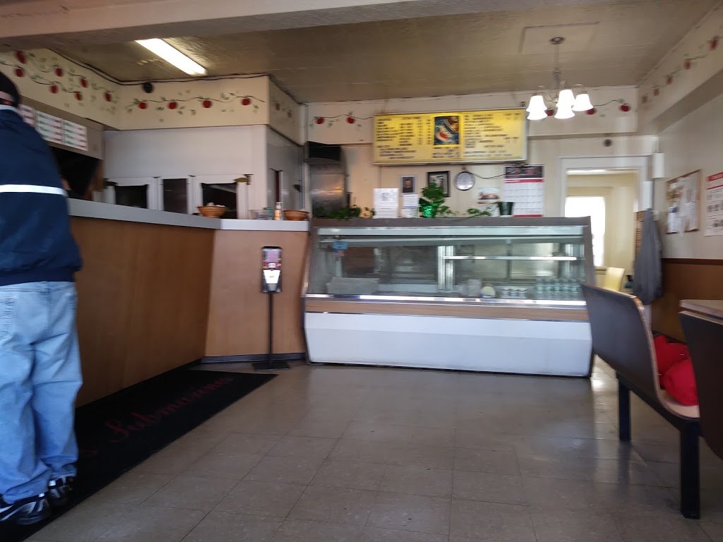 Violas Submarine House | 1717 Elmwood Ave, Niagara Falls, NY 14301, USA | Phone: (716) 282-7094