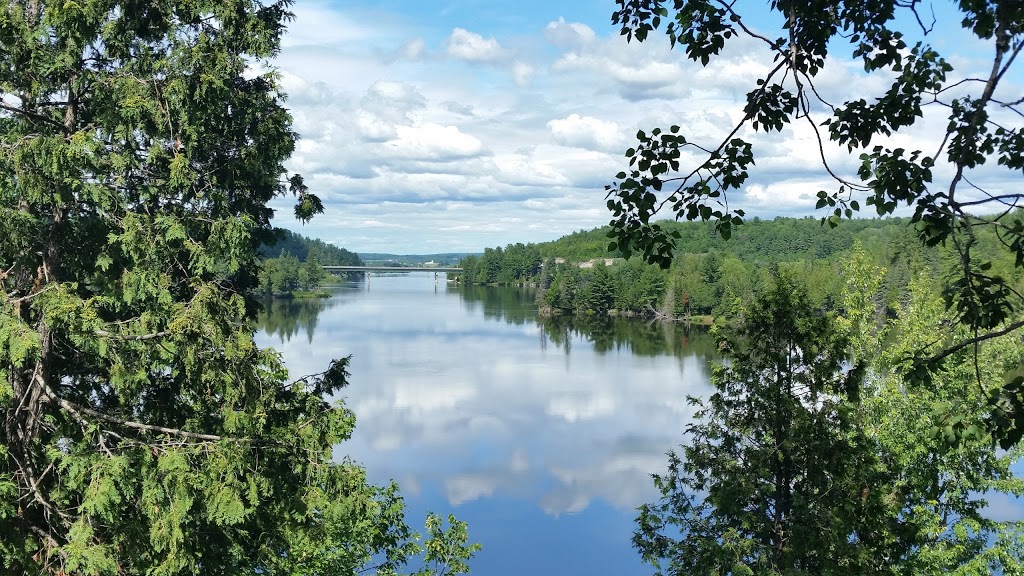 Horizon X Rafting and Kayaking | 12 Chemin Cadieux, LÎle-du-Grand-Calumet, QC J0X 1J0, Canada | Phone: (819) 648-2727
