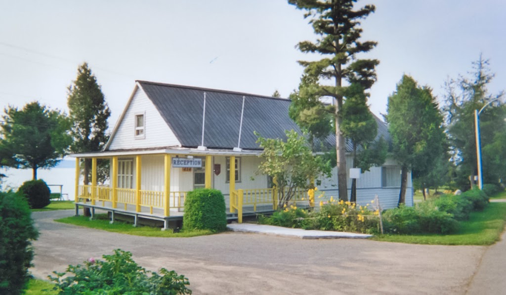 Motel Chalet A Dufour Enr | 414 Chemin de la Baleine RR 1, La Baleine, QC G0A 2A0, Canada | Phone: (418) 438-2314