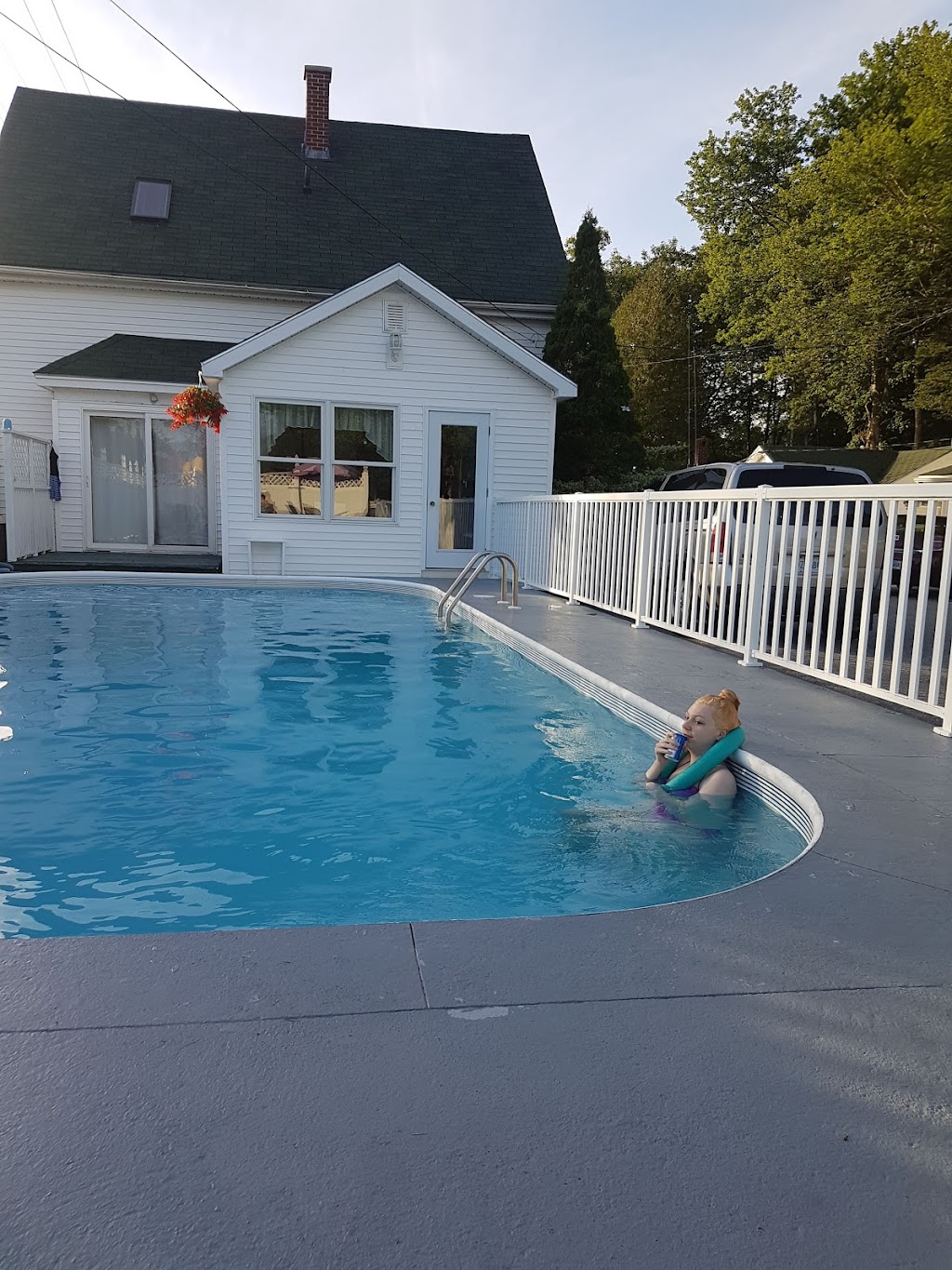 MacKenzies Motel Cottages & Luxury Suites | 260 Water St, Shelburne, NS B0T 1W0, Canada | Phone: (866) 875-0740