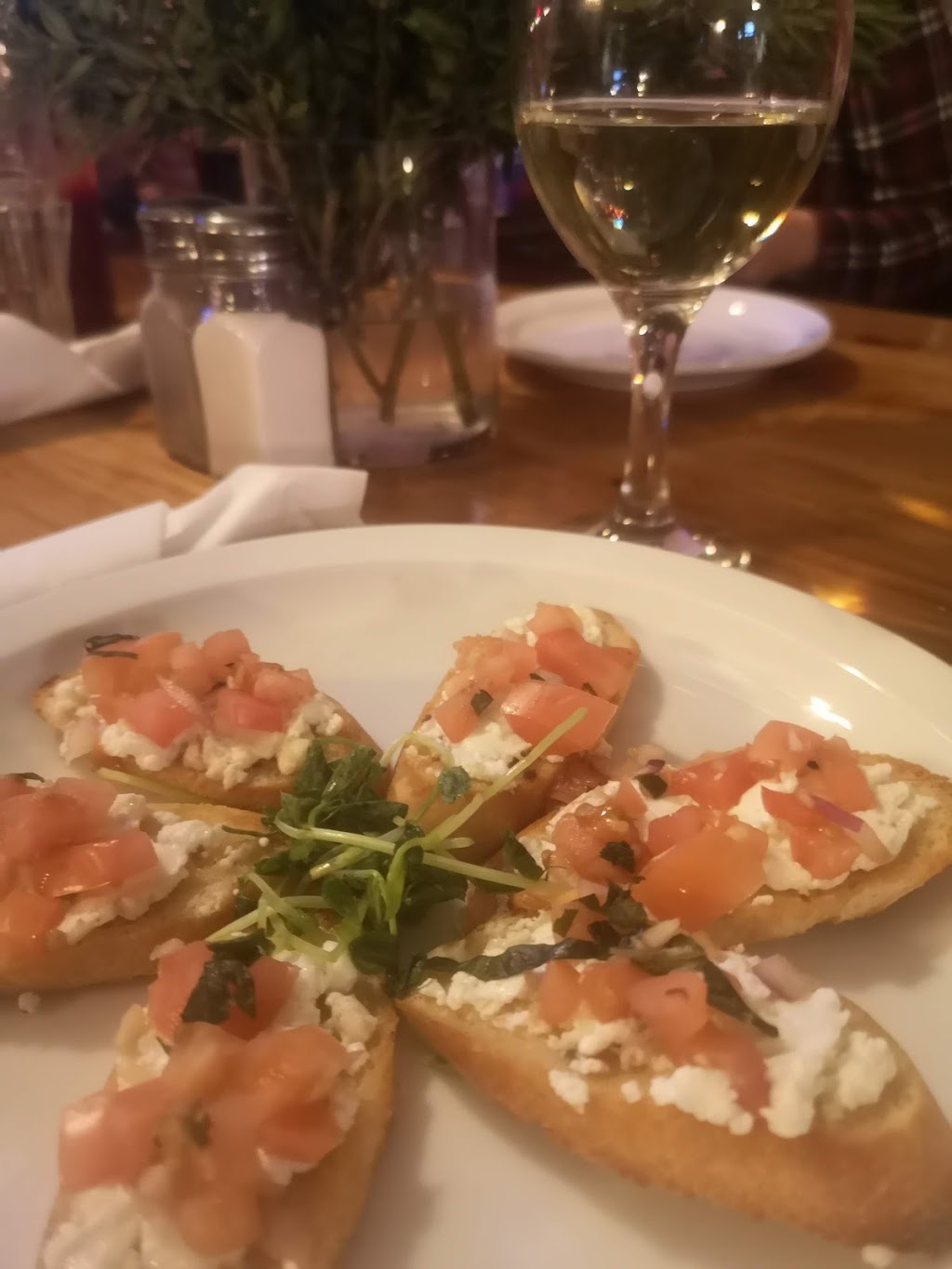 The Hearth & Kin Eatery | 2 Mill St E, Hillsdale, ON L0L 1V0, Canada | Phone: (705) 835-6633