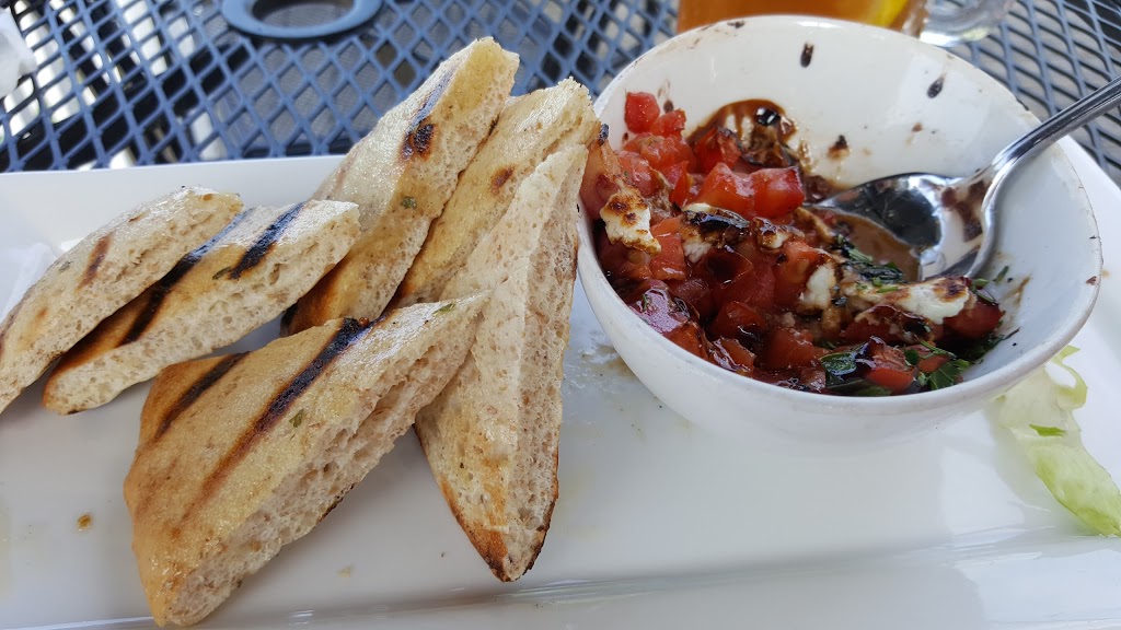 The Farmhouse Restaurant | 268 Bradford St, Barrie, ON L4N 3B7, Canada | Phone: (705) 737-0522