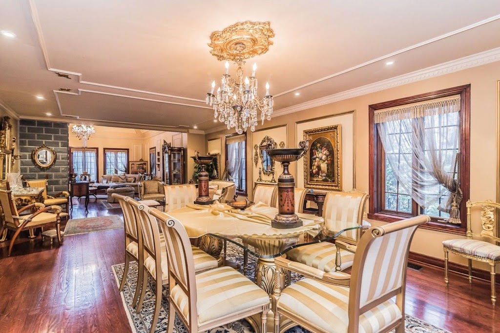 Château Olivier | 12425 Rue Olivier, Montréal, QC H4K 1V3, Canada | Phone: (514) 991-7890