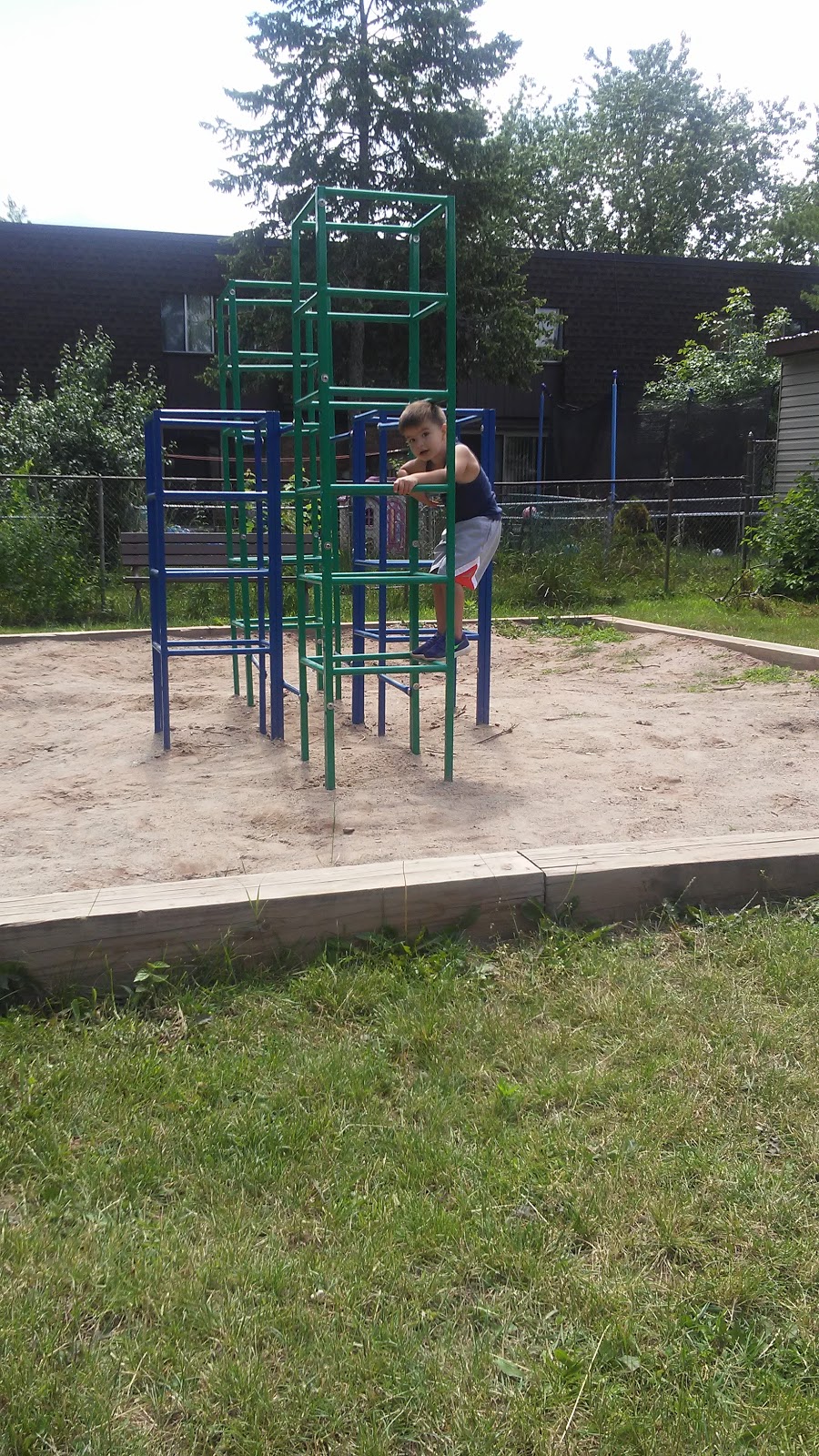 Round Tree Manor | 795 Dynes Rd, Burlington, ON L7N 2P7, Canada | Phone: (905) 639-1748