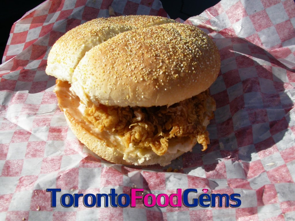 Metro Pizza & Chicken | 1856 Keele St, York, ON M6M 3X5, Canada | Phone: (416) 653-3333