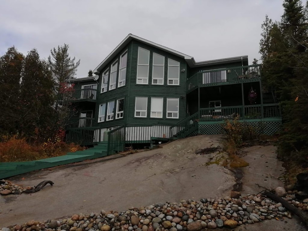 LInukshuk | 21 Rue des Érables, Tadoussac, QC G0T 2A0, Canada | Phone: (514) 264-1303