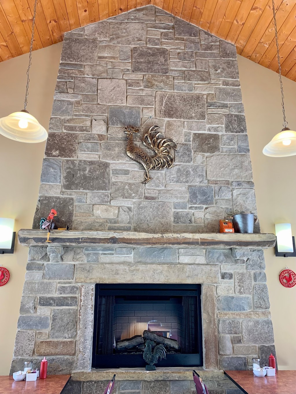 Motherhen Barbecue Diner | 8432 Trans-Canada Hwy, Chemainus, BC V0R 1K4, Canada | Phone: (250) 324-3104