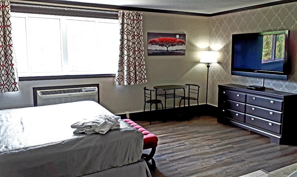 Causeway Bay Hotels Sparwood | 102 Red Cedar Dr, Sparwood, BC V0B 2G0, Canada | Phone: (250) 425-2003