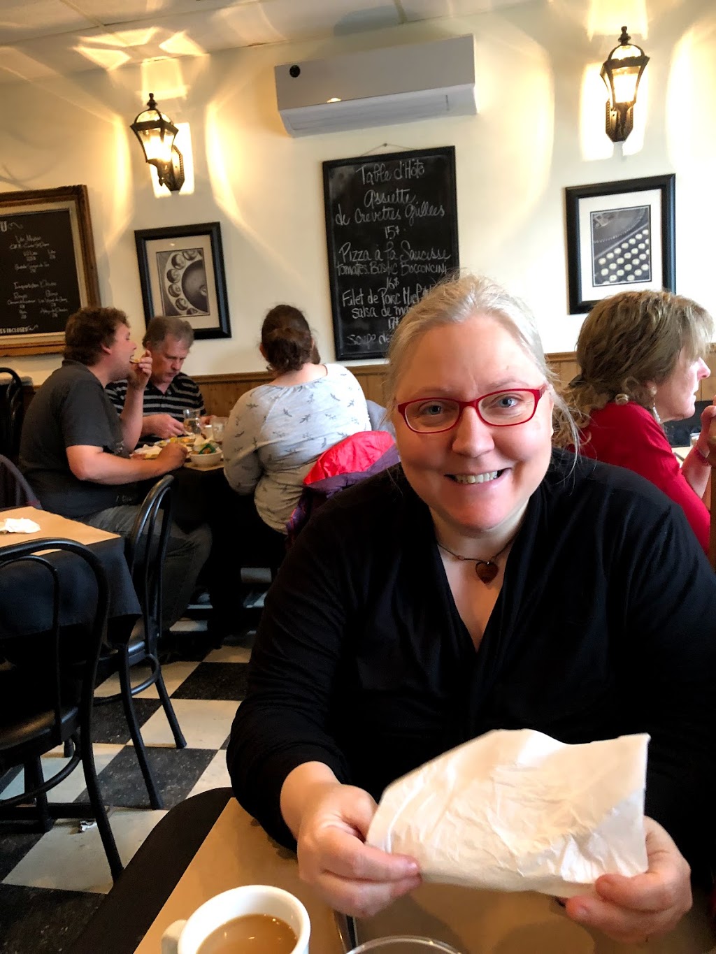 Bistro La Vieille Banque | 441 Rue Notre Dame, Saint-Tite, QC G0X 3H0, Canada | Phone: (418) 365-4191