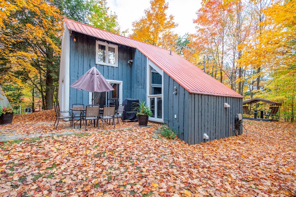 Les Chalets Cote Belval - Le Paradis | 8 Rue des Pommiers, Orford, QC J1X 7C6, Canada | Phone: (514) 923-2335