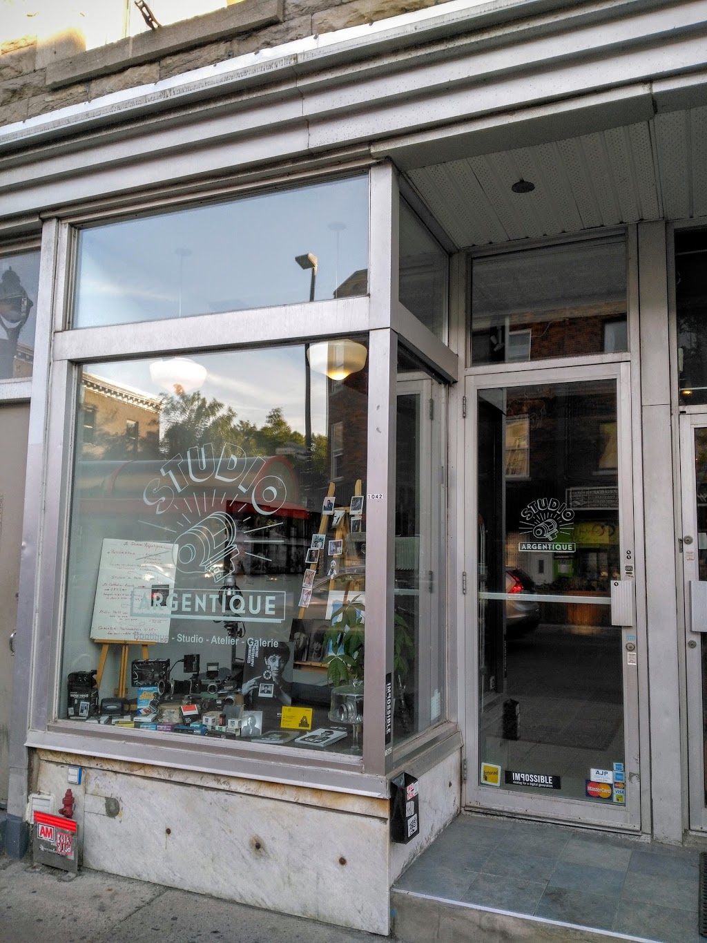 Le Studio Argentique | 355 Rue Rachel E, Montréal, QC H2W 1E8, Canada | Phone: (514) 597-0202